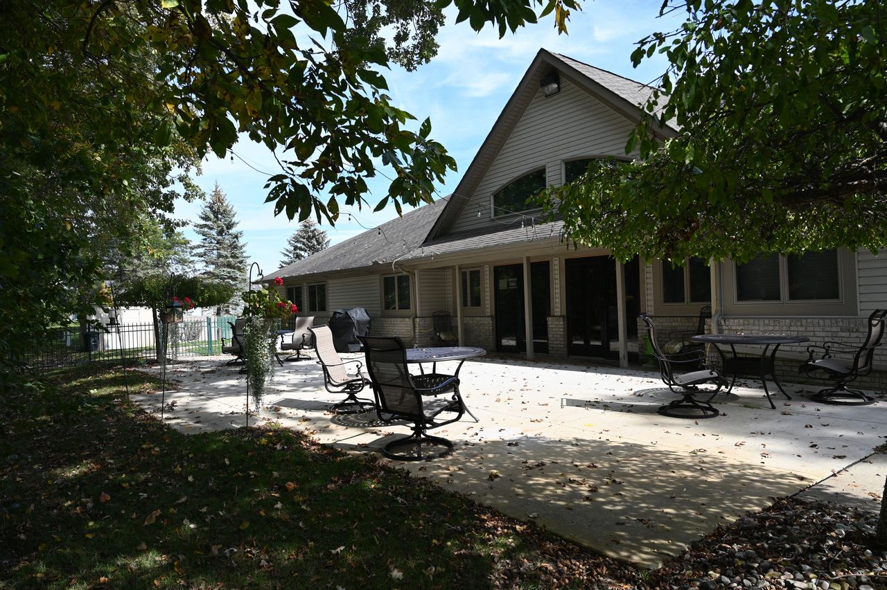 Leisure Manor Residence for Seniors 